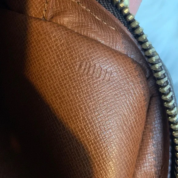 1991 authentic Louis Vuitton Dragonne GM wristlet - Picture 17 of 17